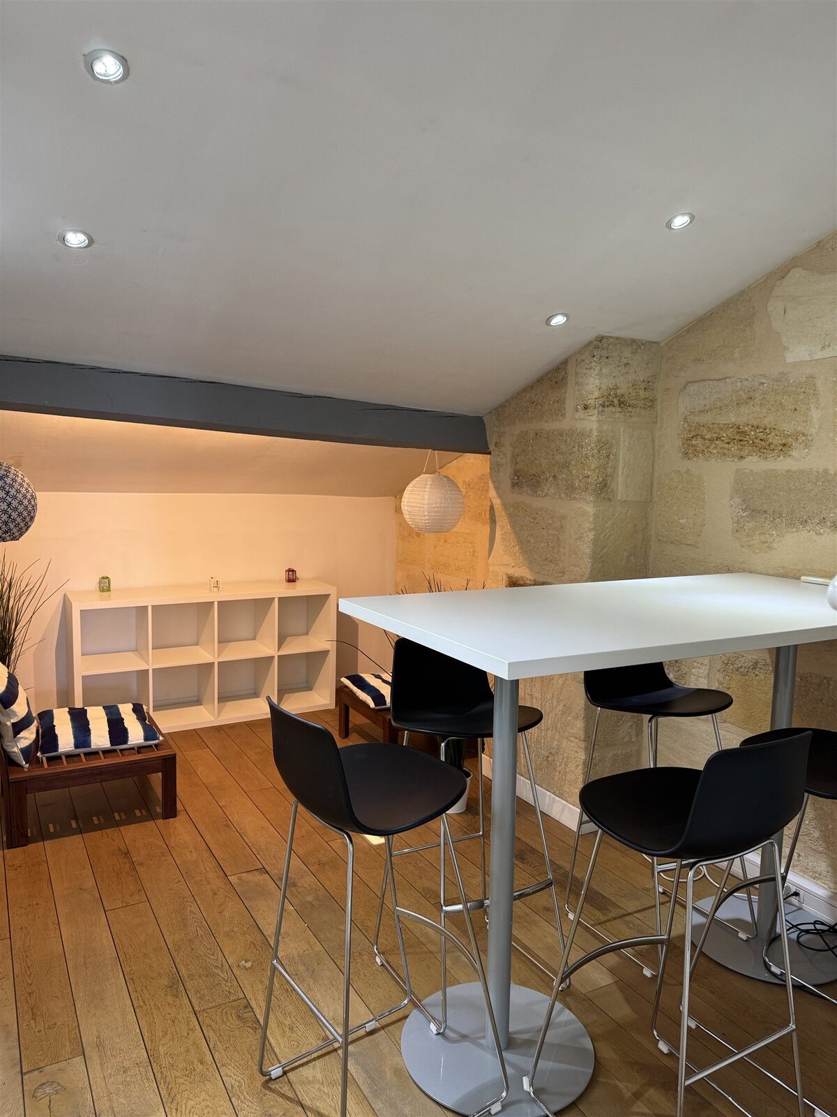 Salle de réunion mezzanine, coin détente