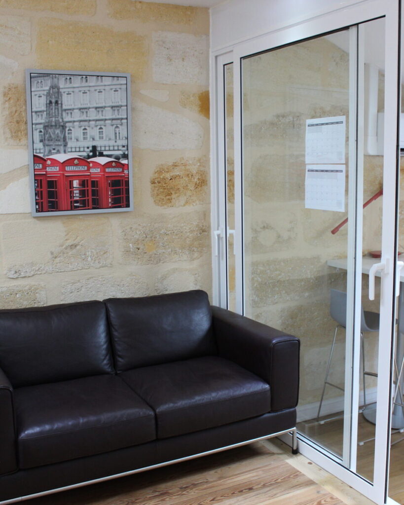 Espace détente avec canapé, coworking WorkingPlace à Bordeaux