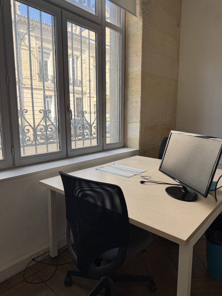 Poste de travail équipé, coworking WorkingPlace à Bordeaux