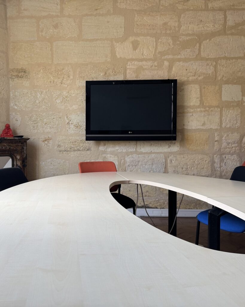 Grande salle de réunion du coworking WorkingPlace à Bordeaux